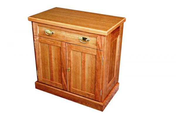 tischler-teneriffa-anrichte-in-kirschbaumABADD8D2-2CDD-4BB2-A2A6-D51A2B4712CD.jpg